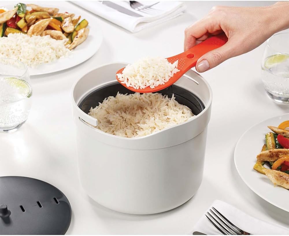 Microwave Steam Cooker with Locking Paddle and Colander, 2-Liter Capacity All Vera Mart