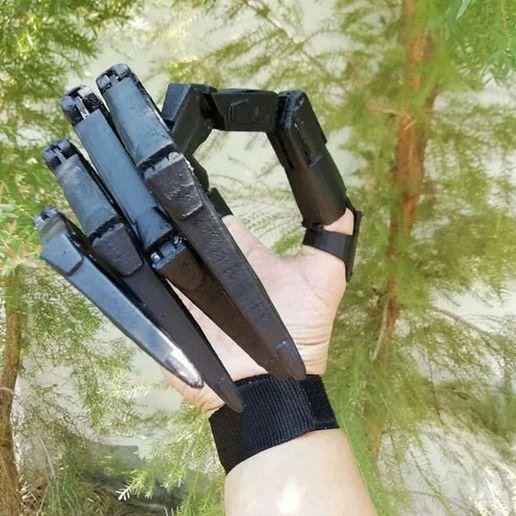 Articulated Finger Extensions Pair with Clawed Digits for Halloween Costumes