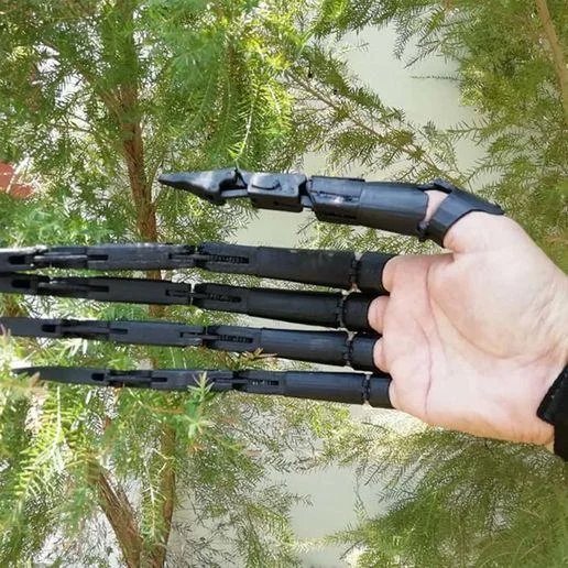 Articulated Finger Extensions Pair with Clawed Digits for Halloween Costumes