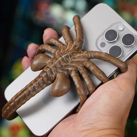 Creature Phone Holder with Poseable Legs and Adjustable Tail Grip All Vera Mart