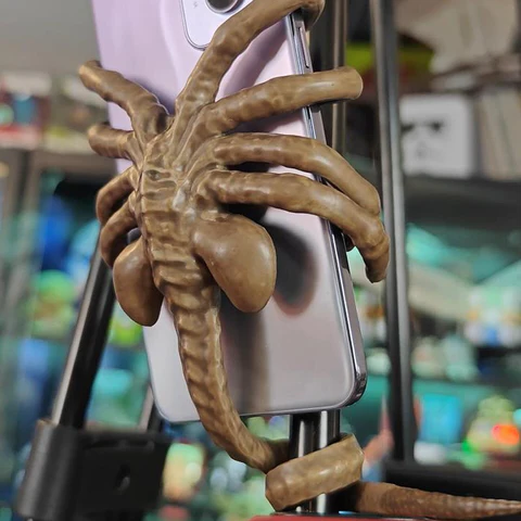 Creature Phone Holder with Poseable Legs and Adjustable Tail Grip All Vera Mart
